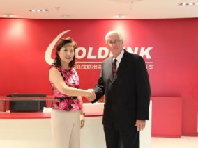 2013��08��24�� �ܾ�����EB-5������ҵ������Ŀ�й���ϯ��Ӫ�ٺ�Ӱ